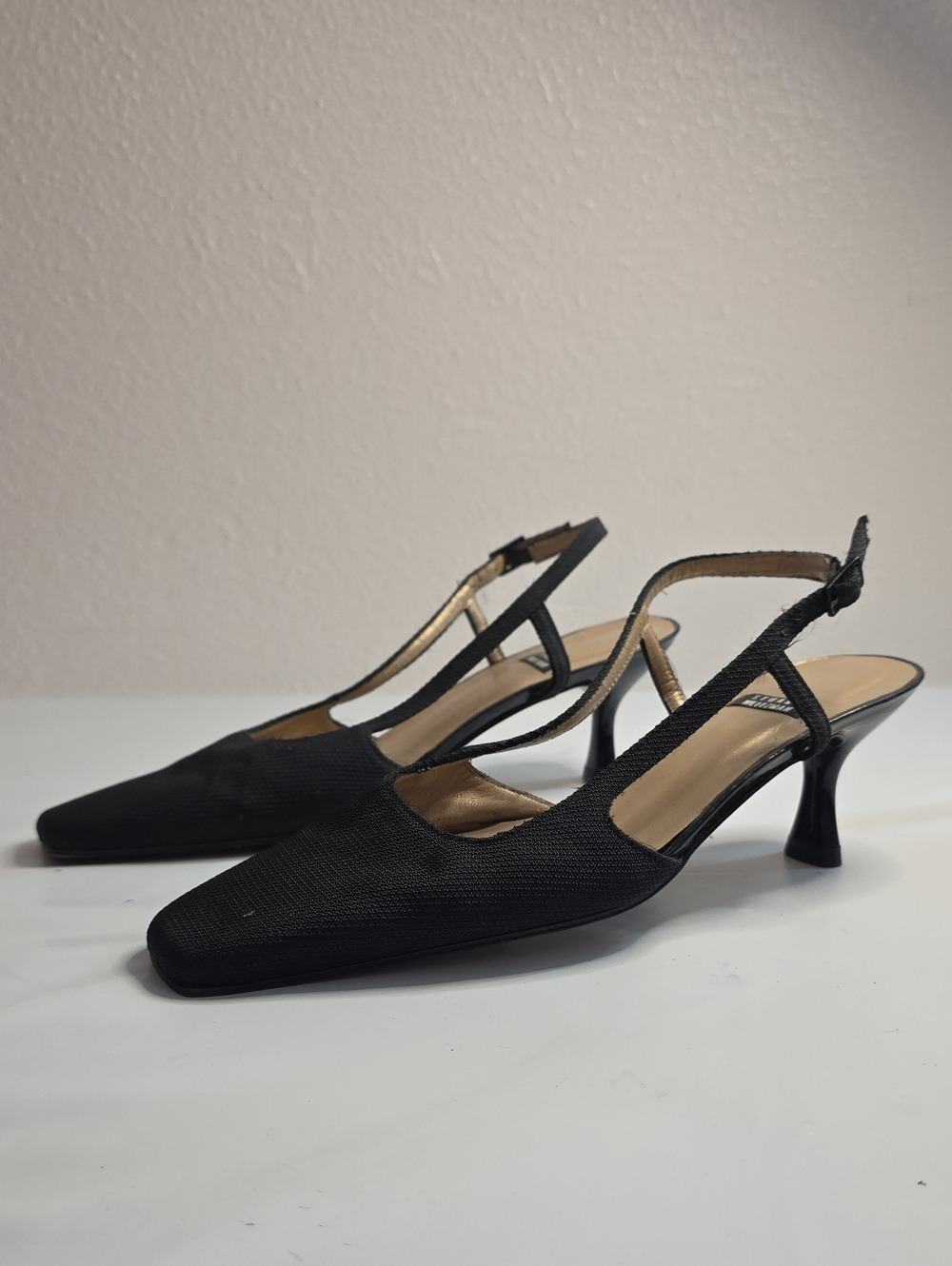 STUART WEIZTMAN KITTEN HEEL BLACK BUCKLE CLOSURE SMALL SQUARE TOE LADIES 7B GUC